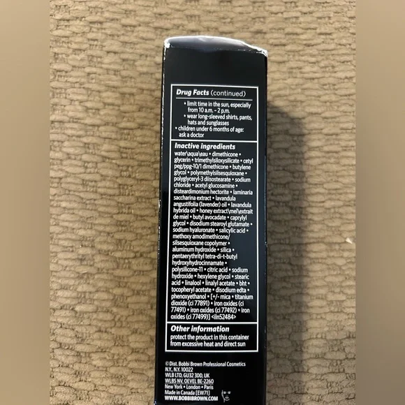 Bobbi Brown Foundation with SPF 15 - Picture 2 of 5